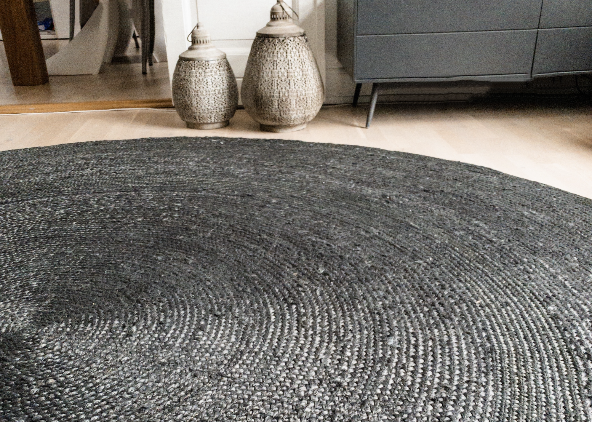 Braided jute rug 